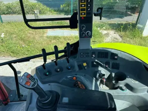CLAAS Arion 420 - Photo 13