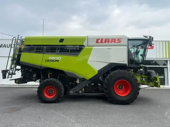 CLAAS LEXION 7400 - Photo 8