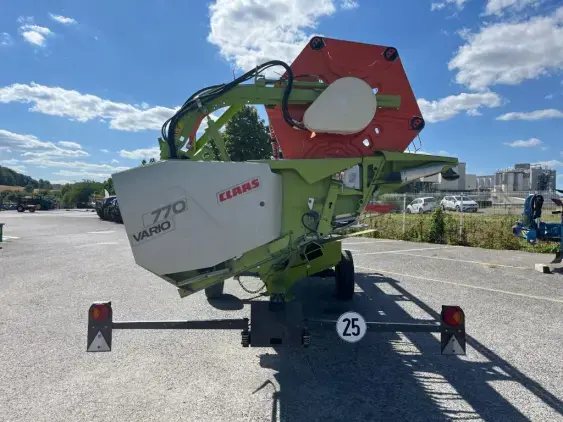 CLAAS LEXION 740 - Photo 24