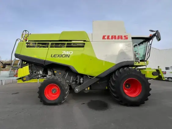 CLAAS LEXION 740 - Photo 8