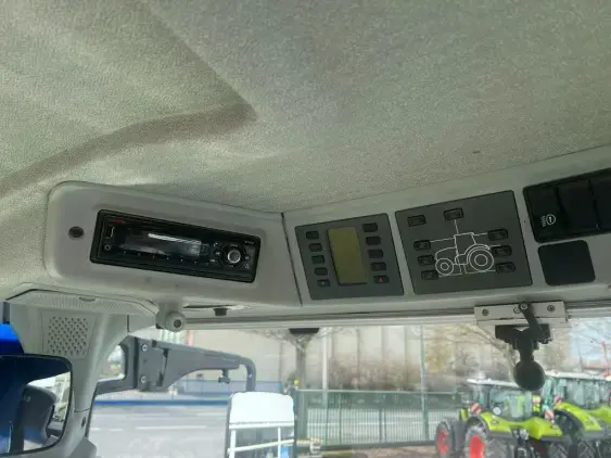 CLAAS Axion 830 Hexashift cis+ - Photo 16