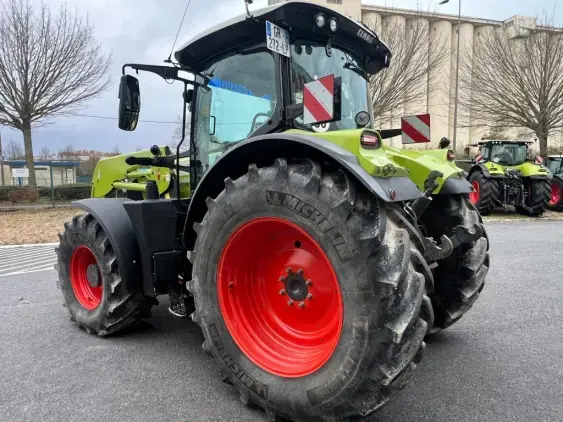 CLAAS ARION 660 - Photo 5