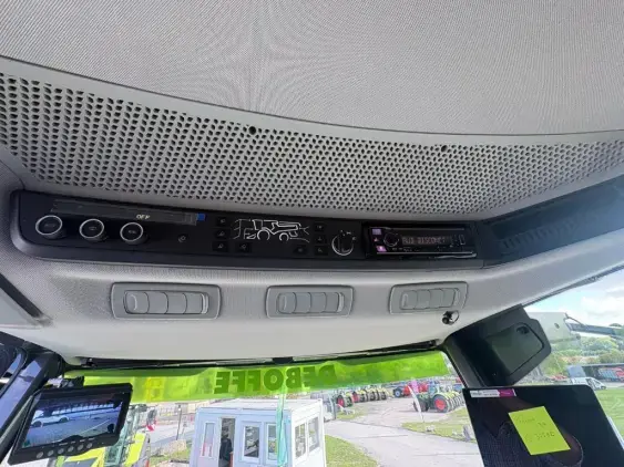 CLAAS TRION 730 - Photo 13