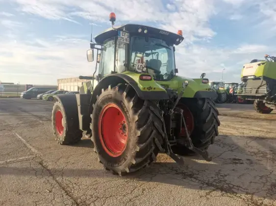 CLAAS ARION 650 - Photo 5
