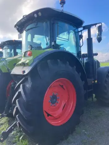 CLAAS ARION 630 - Photo 2