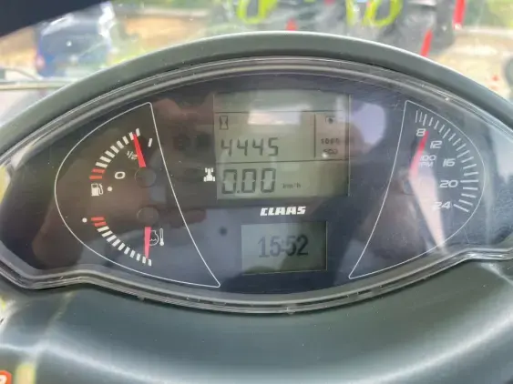 CLAAS AXION 830 - Photo 16