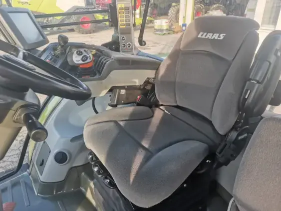 CLAAS ARION 650 - Photo 9