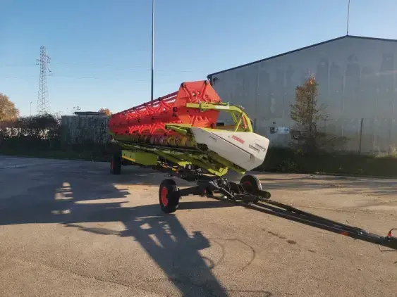 CLAAS LEXION 7600 - Photo 16