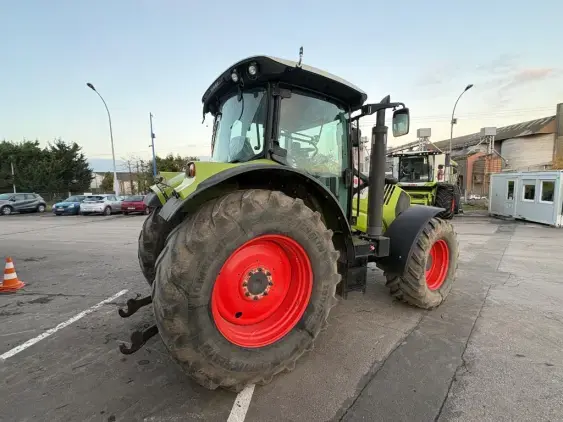 CLAAS ARION 620 - Photo 7