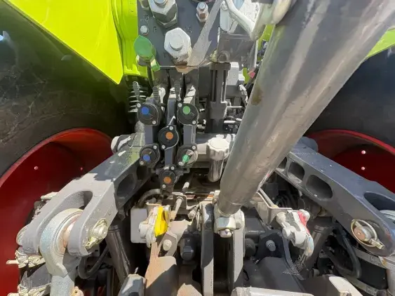 CLAAS AXION 810 - Photo 16