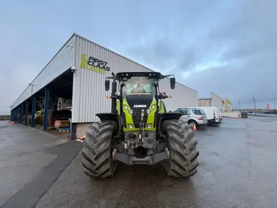 CLAAS AXION 800 - Photo 2