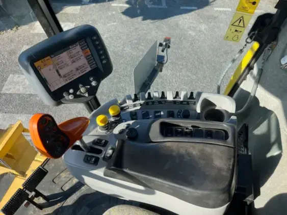 NEW HOLLAND CR 9060 - Photo 10