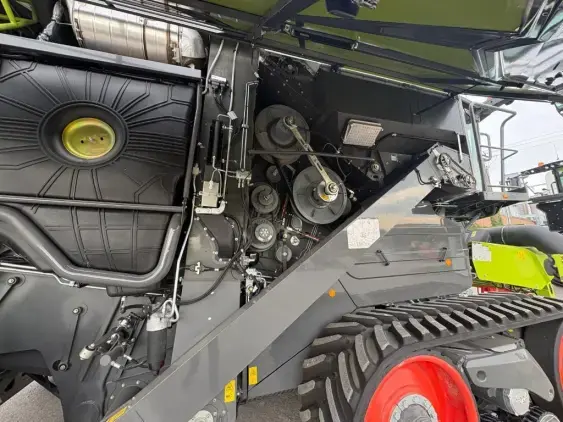 CLAAS LEXION 8700 TT - Photo 17