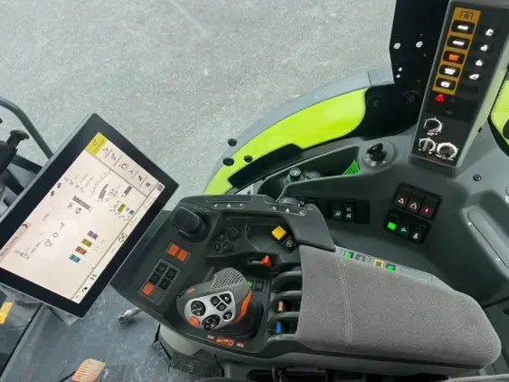 CLAAS ARION 660 - Photo 11