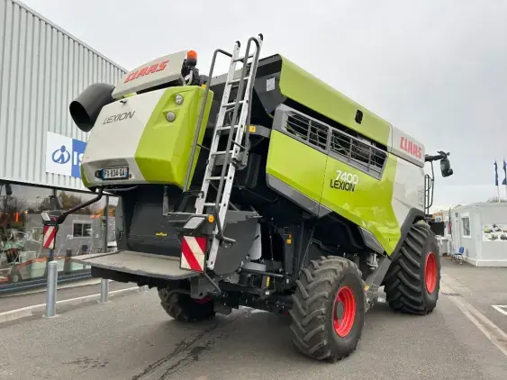 CLAAS Lexion 7400 - Photo 7