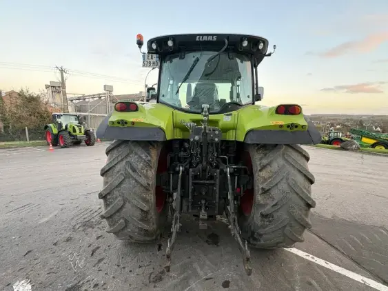 CLAAS ARION 620 - Photo 6