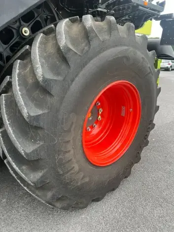 CLAAS LEXION 7400 - Photo 9