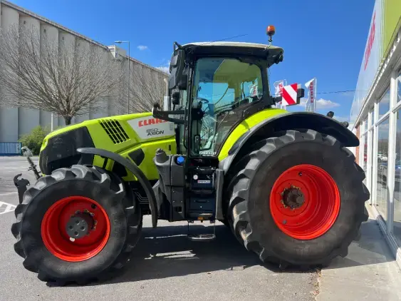 CLAAS Axion 850 cmatic - Photo 4