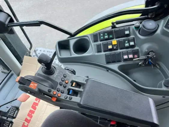 CLAAS ARION 650 CIS+ - Photo 14
