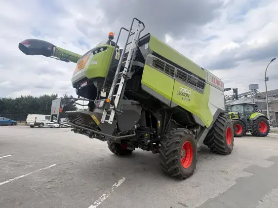 CLAAS Lexion 7700 Montana 4x4 - Photo 7