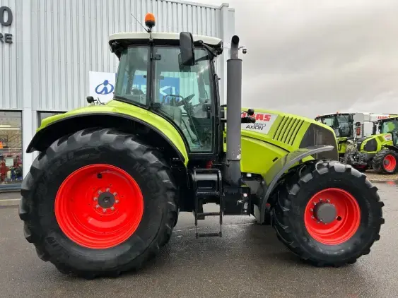 CLAAS Axion 820 - Photo 8