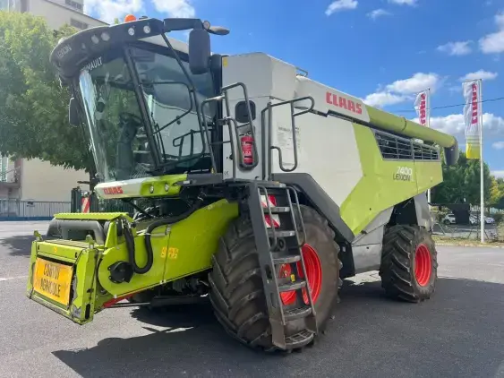 CLAAS Lexion 7400 - Photo 3