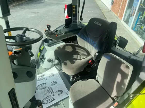 CLAAS Axion 830 Hexashift cis+ - Photo 14