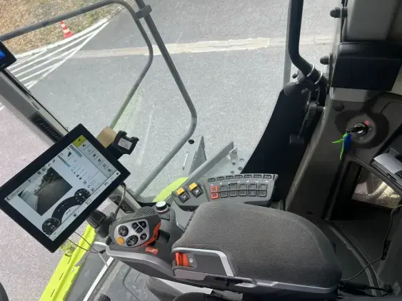 CLAAS LEXION 7400 - Photo 13