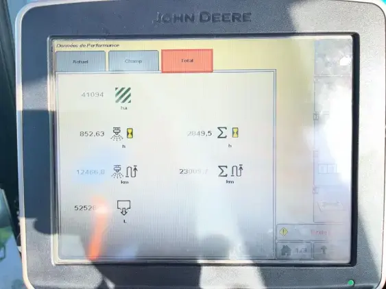 JOHN DEERE R4040i - Photo 12