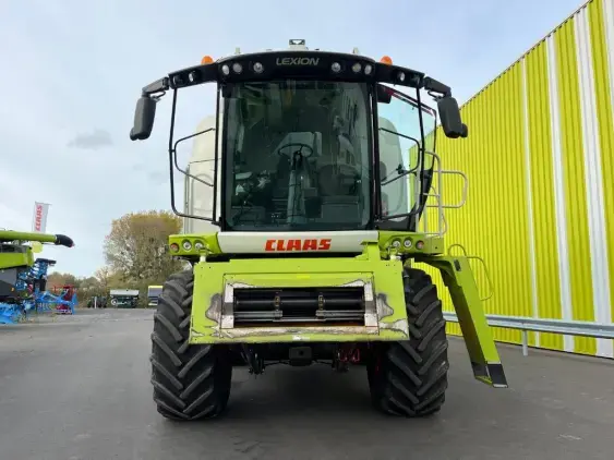 CLAAS LEXION 740 - Photo 2