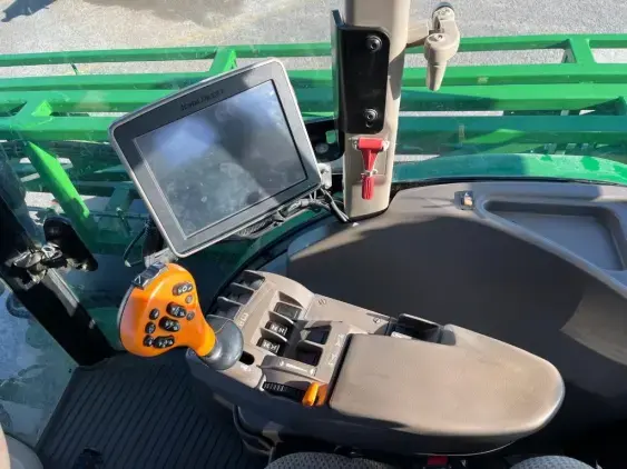 JOHN DEERE R4040i - Photo 10