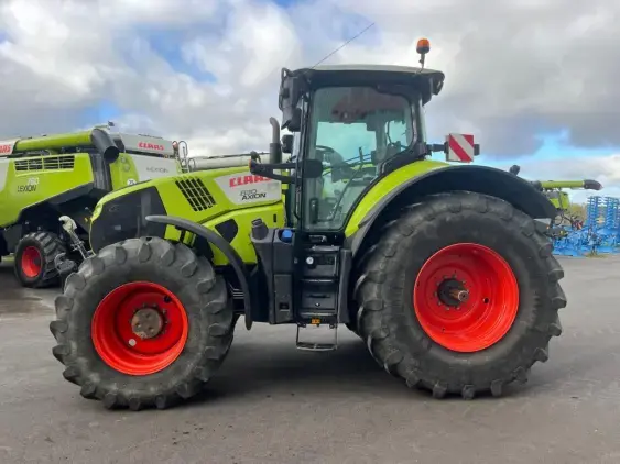 CLAAS AXION 830 - Photo 4
