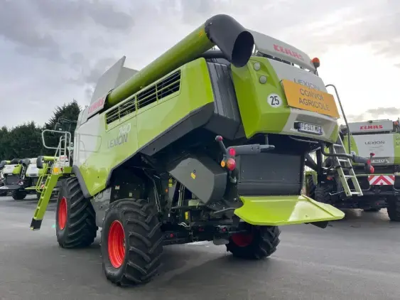 CLAAS LEXION 740 - Photo 5