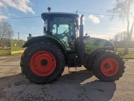 CLAAS Arion 630 c matic - Photo 8