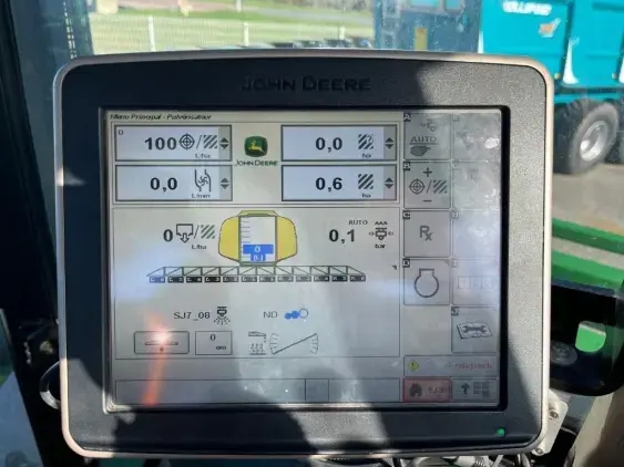 JOHN DEERE R4040i - Photo 11