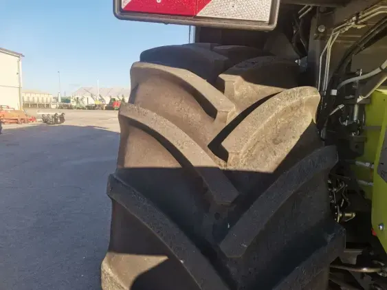 CLAAS LEXION 7600 - Photo 13