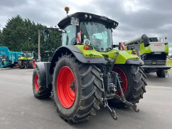 CLAAS ARION 650 CIS+ - Photo 4
