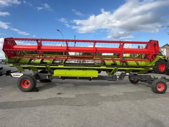 CLAAS TRION 730 - Photo 28