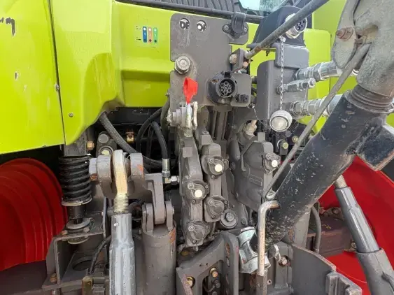 CLAAS ARION 530   - Photo 13