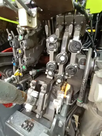 CLAAS AXION 920 - Photo 17