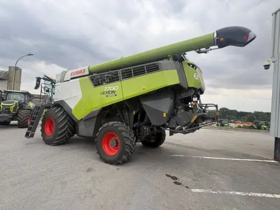 CLAAS Lexion 7700 Montana 4x4 - Photo 5