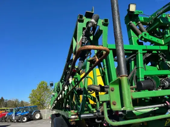 JOHN DEERE R4040i - Photo 15