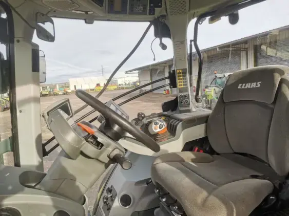 CLAAS AXION 830 CMATIC - Photo 9