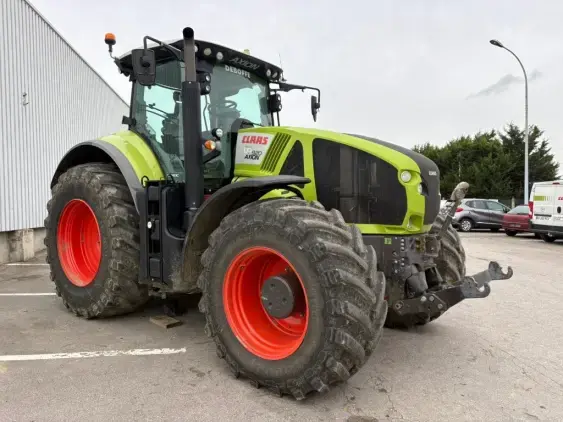 CLAAS AXION 920 - Photo 1