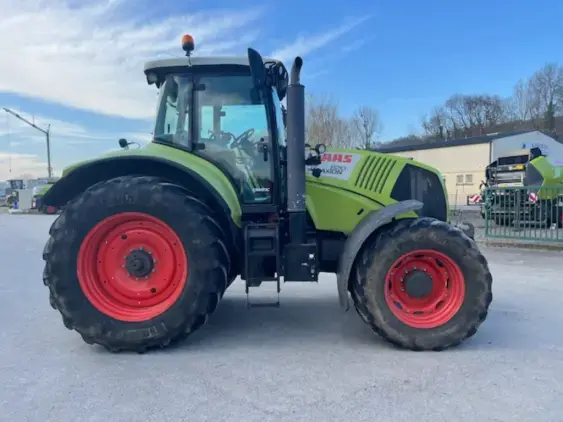 CLAAS Axion 820 CMatic - Photo 8
