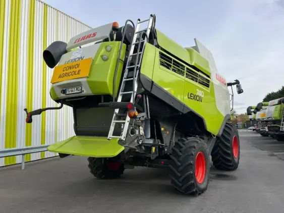 CLAAS LEXION 740 - Photo 7