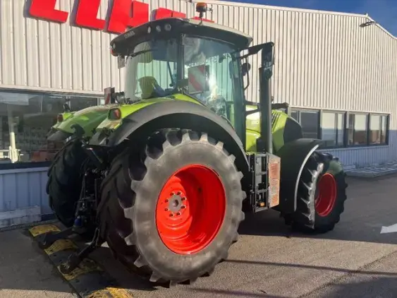 CLAAS AXION 810 - Photo 2