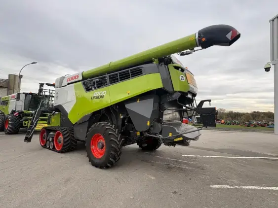 CLAAS LEXION 8700 TT - Photo 5