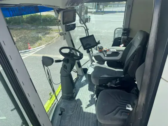 CLAAS Lexion 7400 - Photo 12