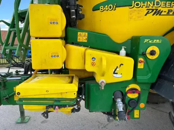 JOHN DEERE 840i - Photo 9